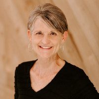 Data Storytelling to Spotlight the Customer Voice